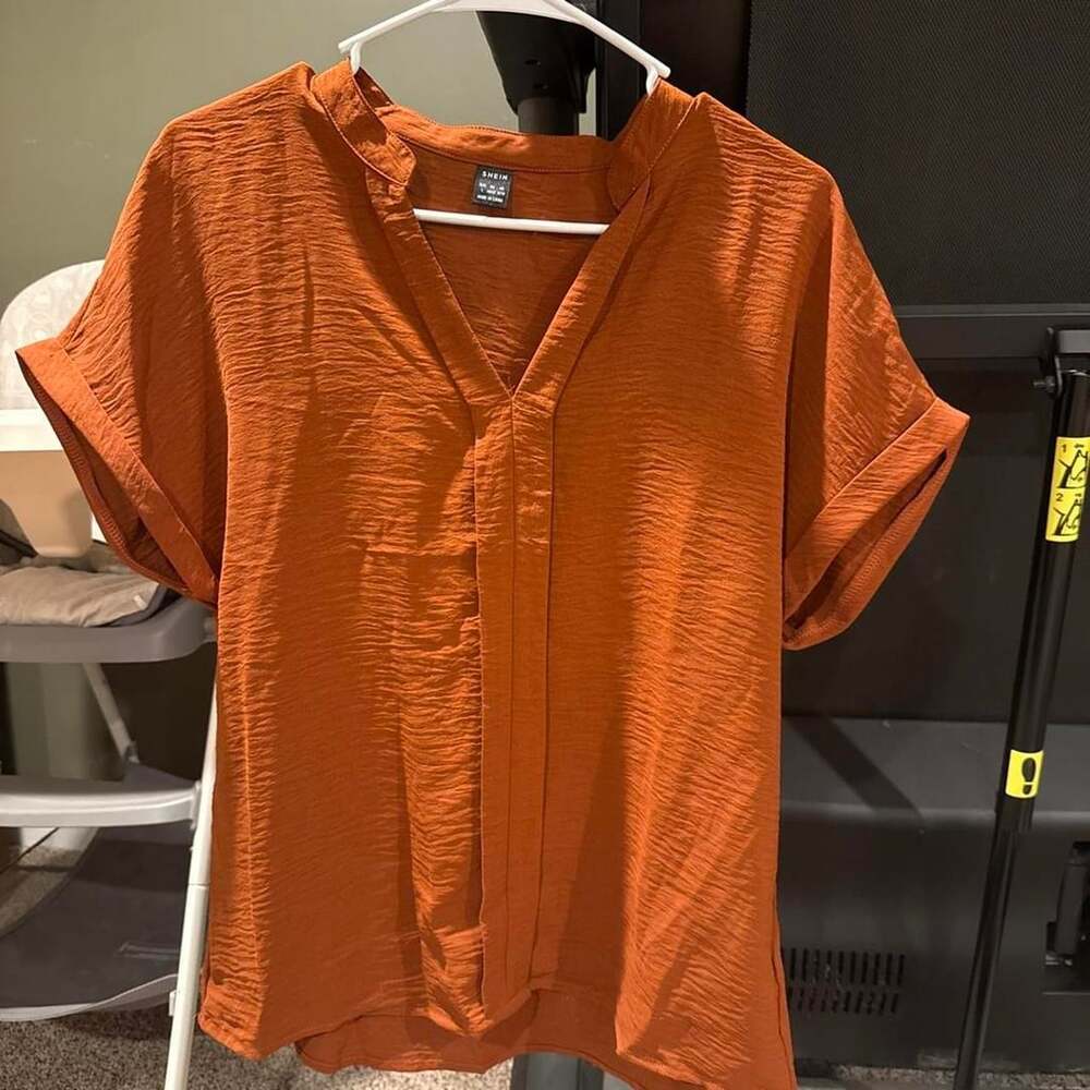 SHEIN V-Neck Blouse Size L 8/10 Orange Short Sleeve Textured Top